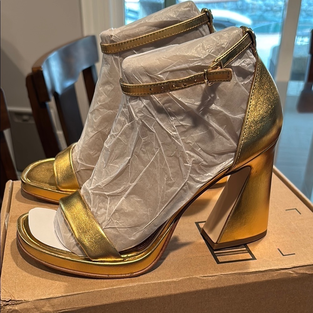Circus by Sam Edelman Women's Gold Chunky platform Heels size 9.5 - Picture 8 of 13